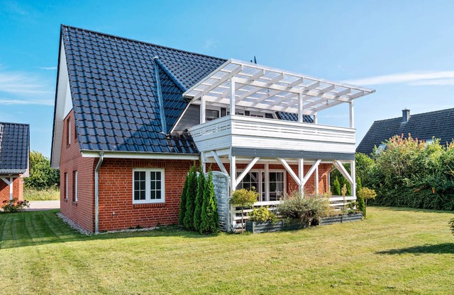 Apartment 'Haus Ankerplatz' with Private Terrace, Shared Garden and Wi-Fi