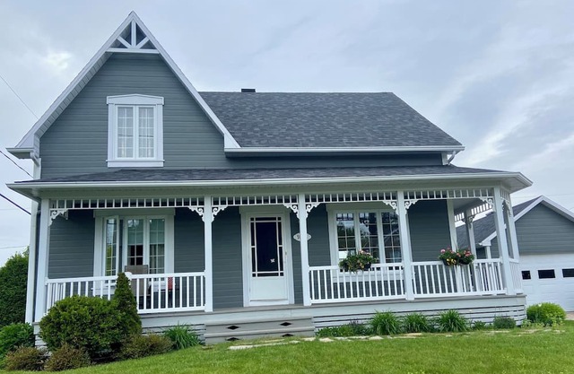 10 minutes from the bridges, magnificent house in a quiet area
