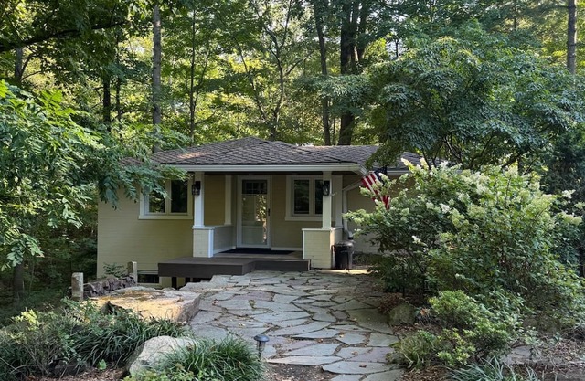 Charming 2-Bedroom Cottage on Scenic Property in Kirtland
