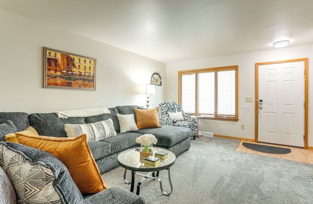 Convenient Townhome 1 Mi to Dtwn Clearfield