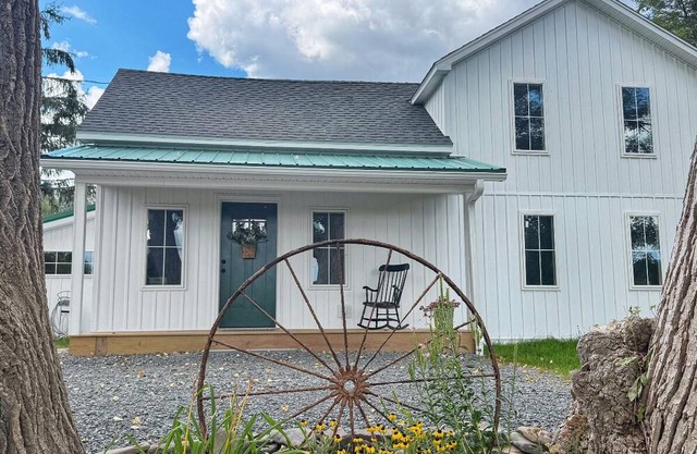 1880s 2-bedroom Farmhouse at Bearpen Mtn