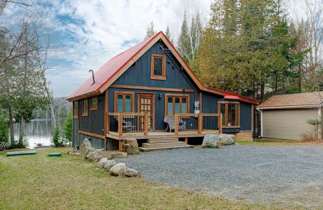 Forest & kayak family cottage