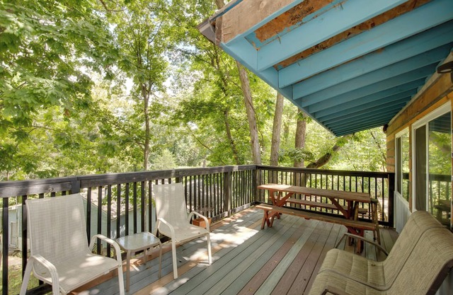Walk to Lake Lafayette: Wooded Cabin w/Deck!