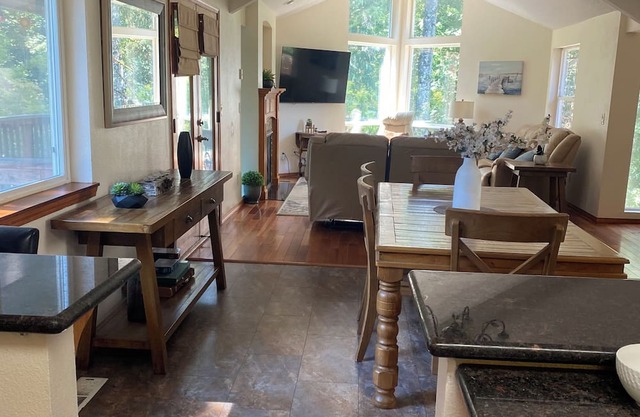 NW Salem 3 bedroom 2 bath house AC, takes pets, private lovely fenced backyard.