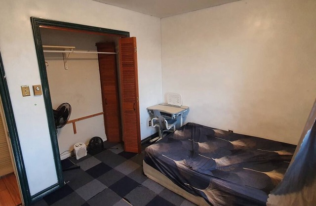 Cozy Single Bedroom