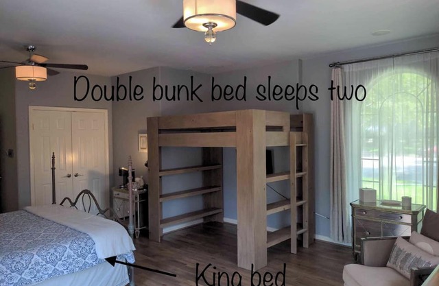 Charming Cozy studio in Sugar Land TX with AC, small pets ok.