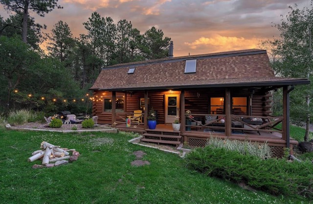Twiggy Pines Magical Modern Cabin Get-Away