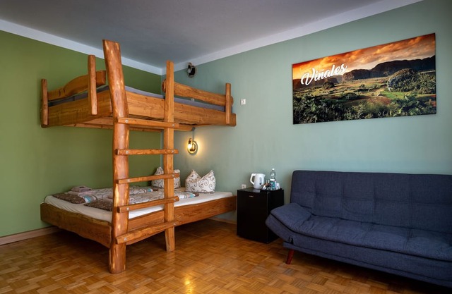 Shared room for up to 4 people - Pension Cubana