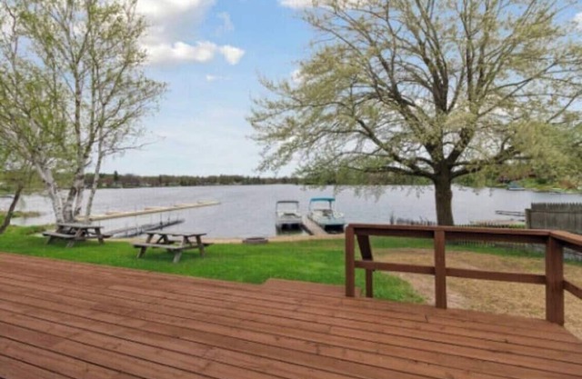 Unit 2 Long LakeLodge-Lakefront-2BR New