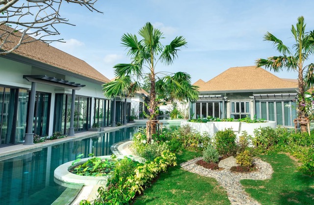 2-bedrooms pool access in beautiful residential area with fitness room, AC