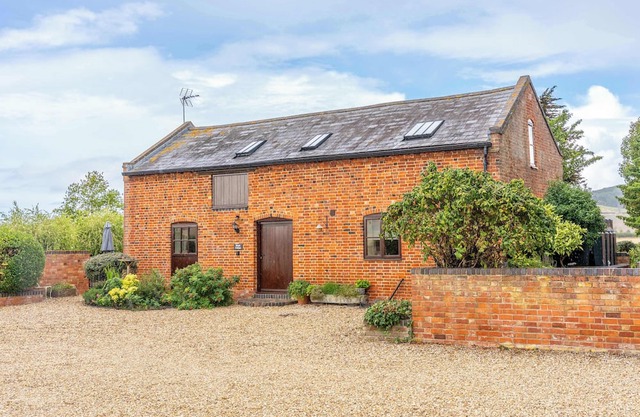 Maple Cottage - Rural Charm & Cotswold Views