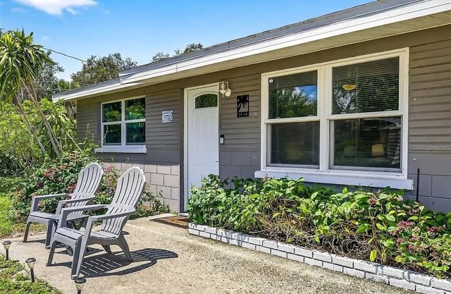 Fabulous 2-bedroom cottage with AC in Largo
