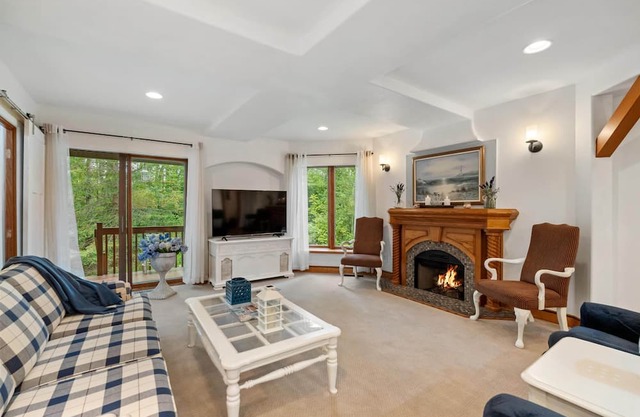 Cute Condo on Round Lake in Petoskey