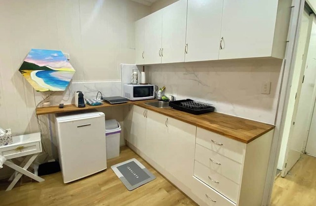 Modern Studio Room Retreat with a reverse Aircon