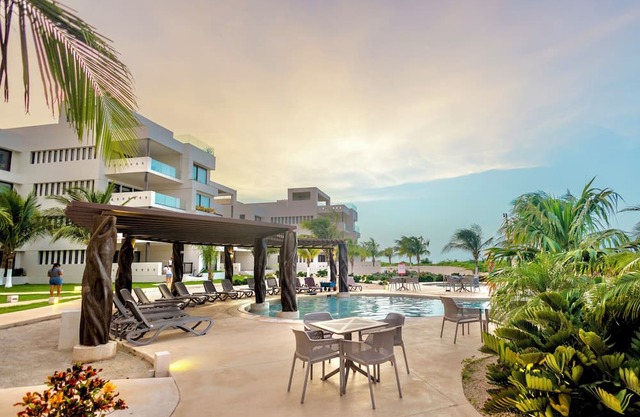 3-bedroom condo on the beach with resort-style amenities & stunning views!