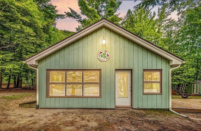 Renovated Traverse City Lake House with Private Frontage & Sunset Views, Kayaks