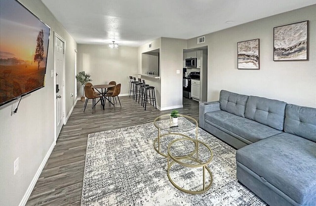 Addison, Free park, Wi-Fi, Pool and Gym