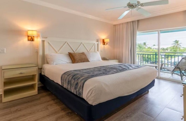 Family-Friendly 2BR Suite w/Kitchen & Balcony | Steps from the Pool & Beach!