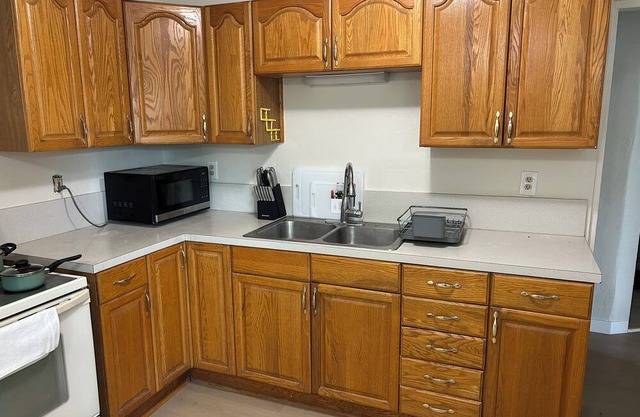 Cozy 2-bedroom apartment in welcoming Burley with AC