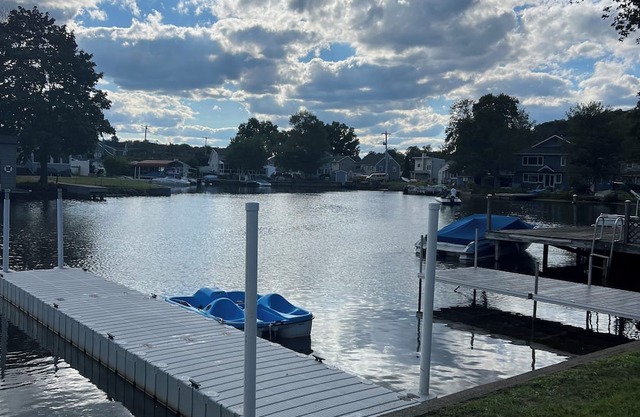 Updated Waterfront. Pet friendly. Private cove. Close to restaurants and parks.