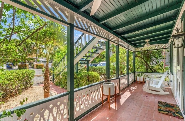 Historic Boggy Sand Wood Cottage with Pool & Private Seven Mile Beach Access