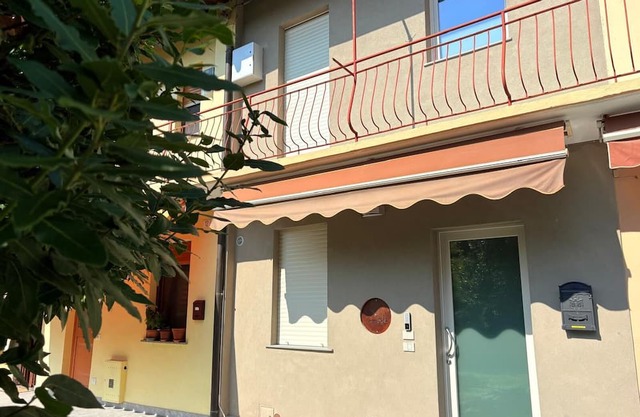 Sofia house in Credaro detached on two levels, quiet area.