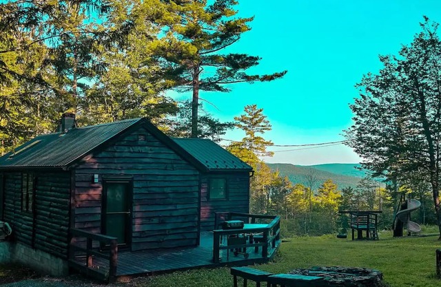 Views, Pines & Perfect Vibes