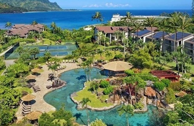 2BR Ocean View condo resort in Princeville. Private path to walk to the beach!