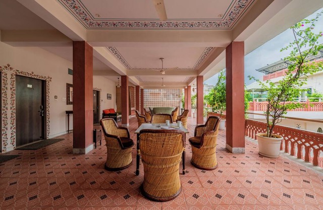 Spacious boutique hotel-suites in jaipur city centre with a lovely pool