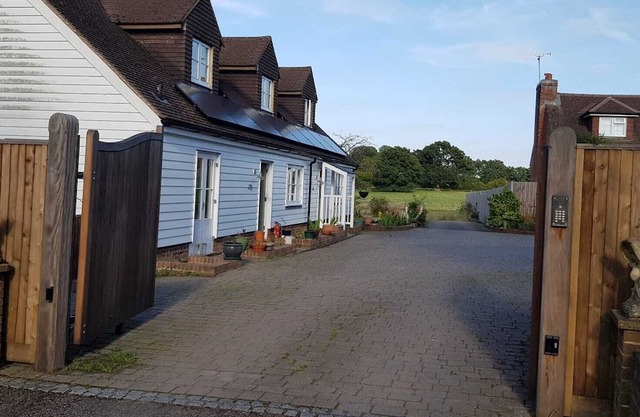 Beautiful and Spacious Countryside Cottage