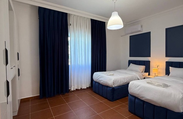 3bedroom aprt of 200sqm near movenpick hotel amman