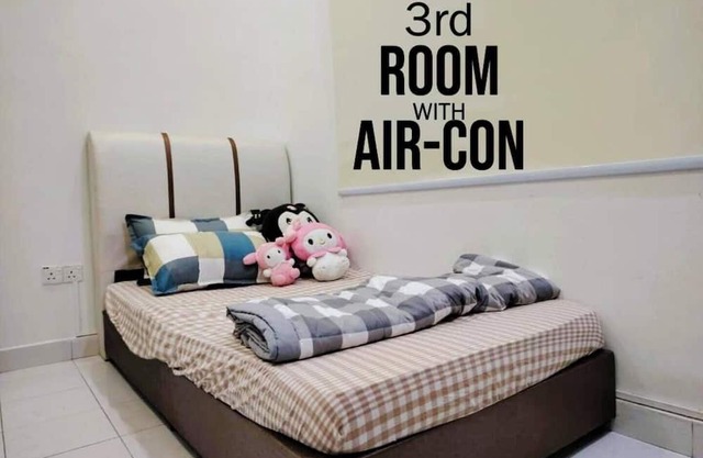 3-bedroom house in enchanting Sungai Petani with AC