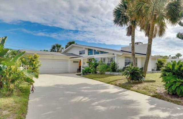 Retro Ormond Beach Home w/Pool 3BR-Walk to Ocean!