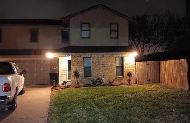 Large House in Peaceful McAllen. Large Pool, 10th/Trenton. Perfect Location