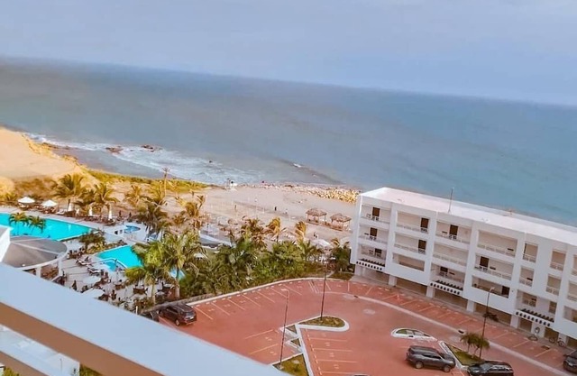 Vacaciones en Torre Mediterránea: depa 3 hab. con piscina y balcón