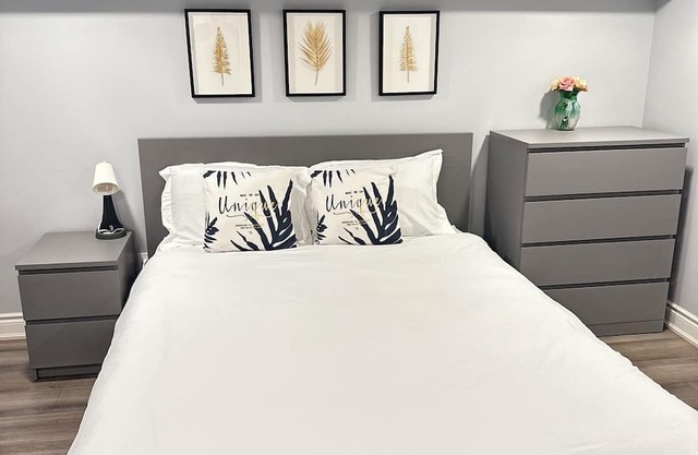 Soft landing spot | Relaxed basement hideout
