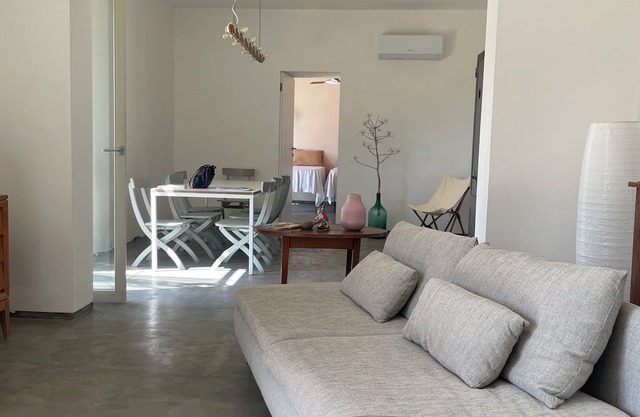 A house on the bay of Cava d'Aliga, for a break between the sea and the hinterland.