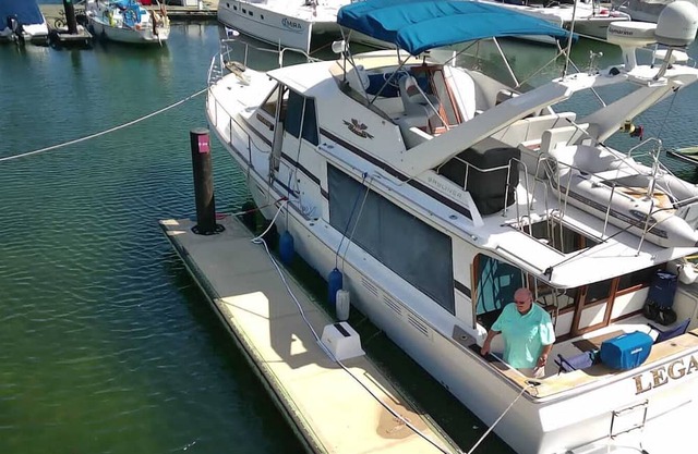 2-bedroom yacht in Shelter Bay Marina with pool, fitness room, AC on board.