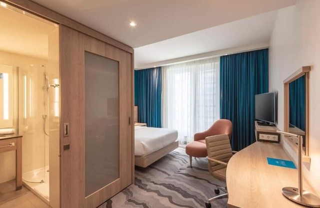 Explore Berlin from a Prime City Centre Location | 3 Queen Rooms w/Breakfast
