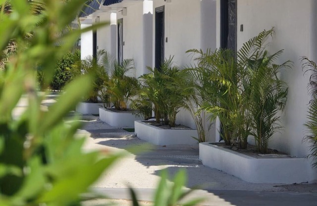 WHITE BEACH RESORT LONGSET