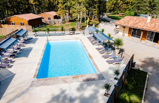 Authentic Stay in Dordogne – Comfortable Cottage with Heated Pool
