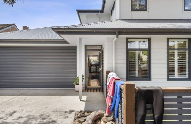 Bridge Road Beach House, Barwon Heads, Sleeps 12. Disability accessible