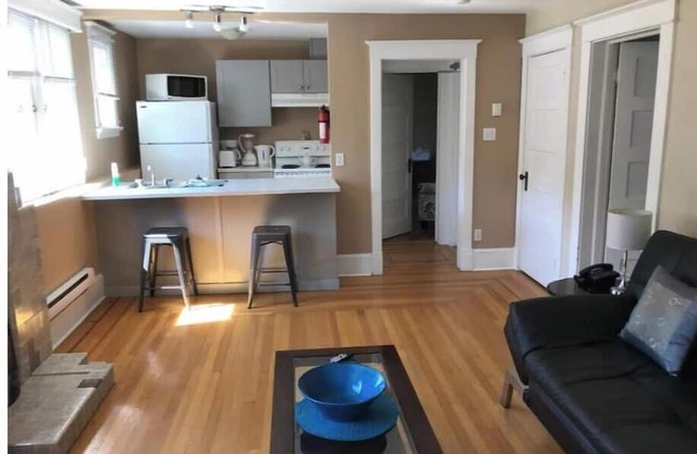 Leaside Executive One-Bedroom Apartment
