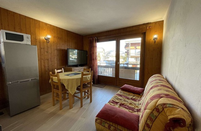 Apartamento con cabina en Praz-sur-Arly para 4 personas, cerca de pistas y lago