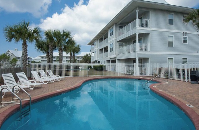 Beachside Villas - Minutes to The Beach - Ground Floor - Pools & Tennis
