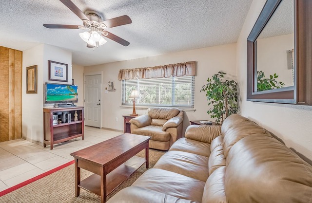 Roomy 1 BDRM Large Pool w/ a Private Courtyard and a 5 Min Walk to the Beach
