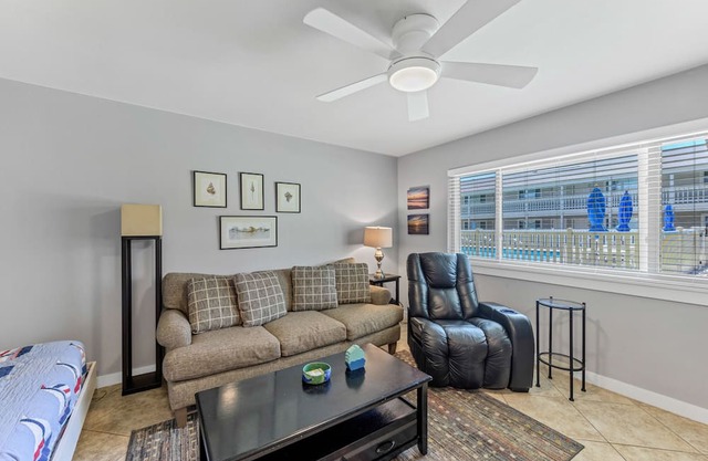 Roomy 1 BDRM Large Pool w/ a Private Courtyard and a 5 Min Walk to the Beach