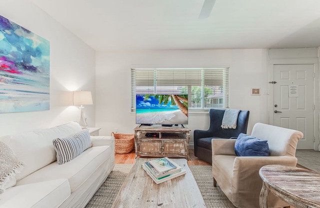 Roomy 1 BDRM Large Pool w/ a Private Courtyard and a 5 Min Walk to the Beach