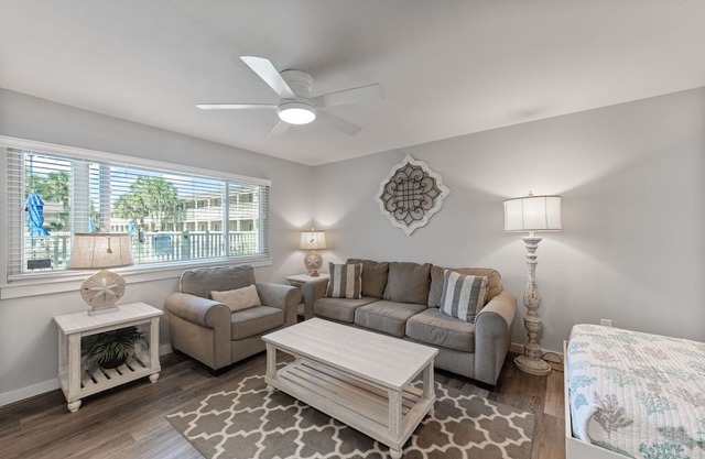 Roomy 1 BDRM block from the BEACH Large Pool w/ a Private Courtyard