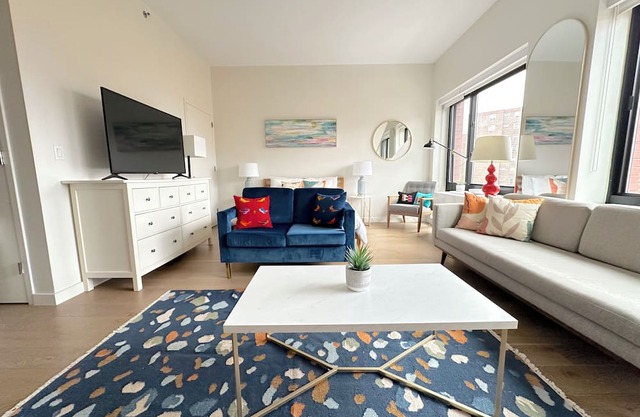 Spacious Modern East Village Apartment - Luxury Elevator Building